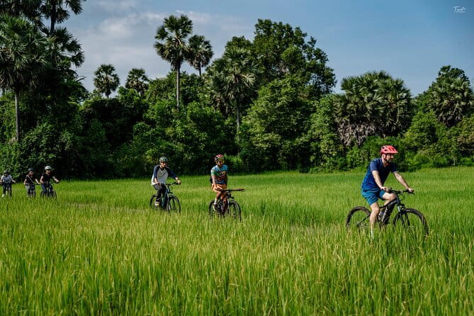 Full Day Tour Photography in Siem Reap - Comfort on a Long Temple Day: Air-Conditioned Rides, Cold Towels, Coffee