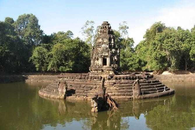 Half-Day Preah Khan and Neak Pean Temples from Siem Reap - Preah Khan: Two Storeys on Columns, and Roots Taking Over