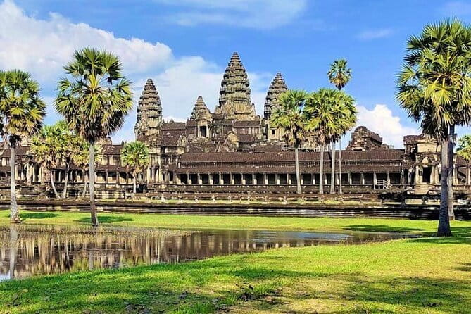 Highlight of Angkor Temples 6 Days Cambodia Tour - Tonle Sap Lake by boat, Kampong Phluk and daily life on the water