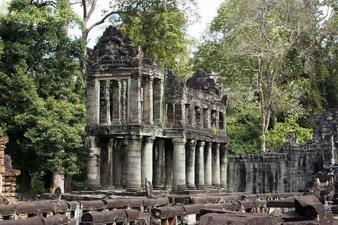 Highlight of Angkor Temples 6 Days Cambodia Tour - The Angkor Thom circuit, where the big faces and long corridors take over
