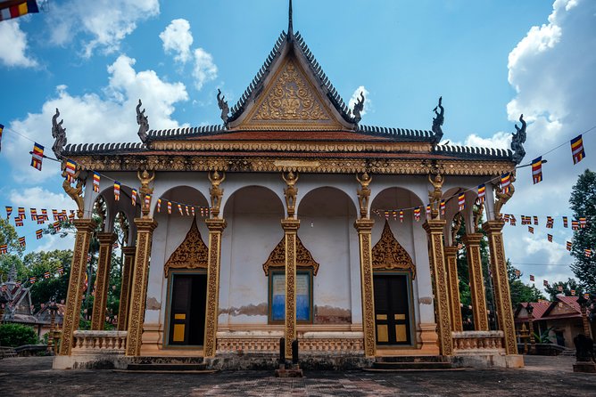 Highlights & Hidden Gems With Locals: Best of Siem Reap Private Tour - Preah Ang Chek Preah Ang Chom: where locals pray for luck and happiness