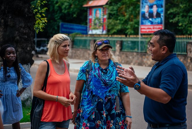 Highlights & Hidden Gems With Locals: Best of Siem Reap Private Tour - Starting at Pokambor Avenue and easing into the Old Market vibe
