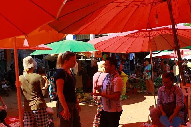 Kampong Phluk Floating Village & Sunset Lake Canoe Tour - Hotel Pickup, Air-Conditioned Ride, and a Manageable Group