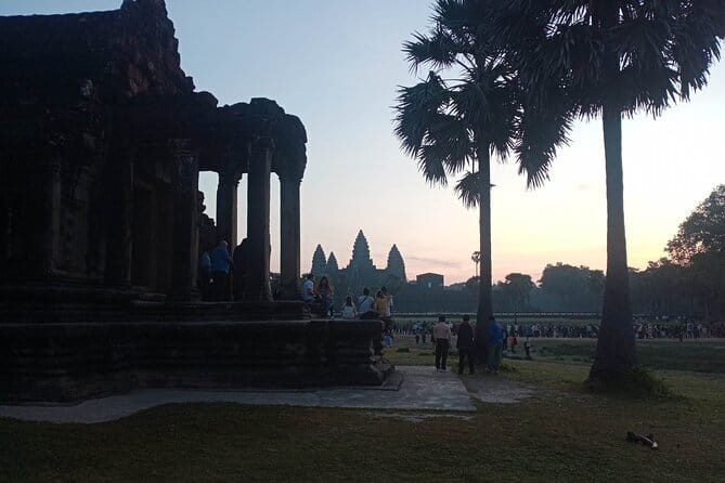 Kbal Spean, Banteay Srei, Beng Melea & Rolous temples Tour - What the guides bring: Bunpheng, Peng, and Pheng