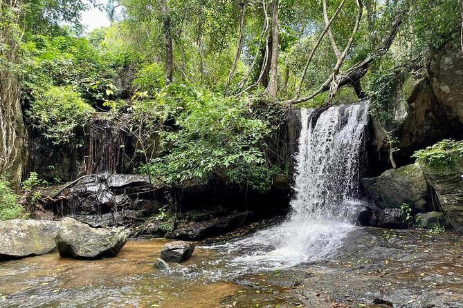 Kbal Spean Lingar River, Banteay Srei Temple & Pre Rup Tour - Banteay Srei: why the pink stone feels unreal