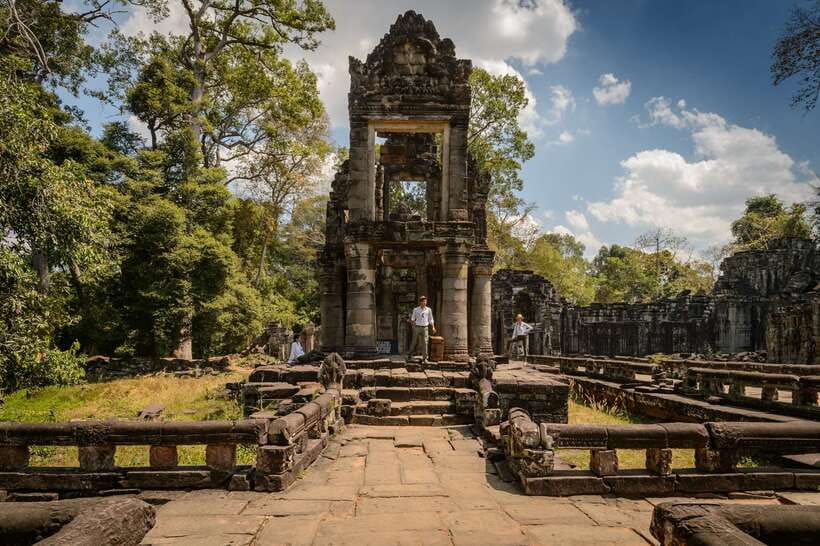 Kbal Spean Trekking Tour with Banteay Srei & Landmine Museum - Why this Siem Reap day works: trek, temples, and a history reality check