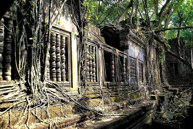 Koh Ker & Beng Mealea Temple Full-Day Private Tour from Siem Reap - Prasat Pram: a short stop with three surviving sanctuary towers