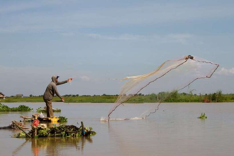 Kompong Khleang Floating Village: Full-Day from Siem Reap - Arriving at Kompong Khleang: homes on stilts, up to 10 meters