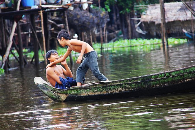 Kompong Phluk Floating village & Mangrove forest cruise - Psar Chaa old market stop: a short local break without killing your schedule