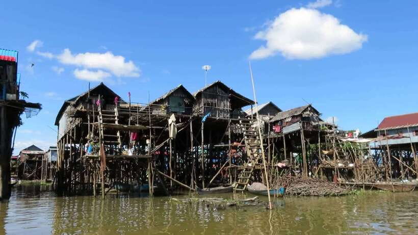 Kompong Phluk Floating Village Tour from Siem Reap - Arriving in Kompong Phluk: stilted streets, fishing, and farming