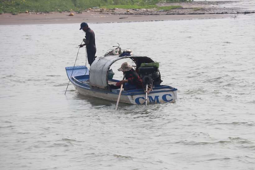 Kompong Phluk Floating Village Tour from Siem Reap - Flooded forest time, when the rowboat is possible