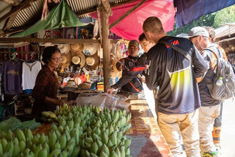 Krong Siem Reap: Kulen Mountain Trails Dirt Bike Adventure - Lunch, then Kulen Waterfall for the best payoff