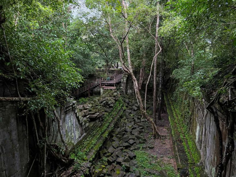 Kulen Mountain, Beng Mealea and Banteay Srei Full Day Tour - How the Guides Shape Your Day: What Good Leadership Looks Like Here