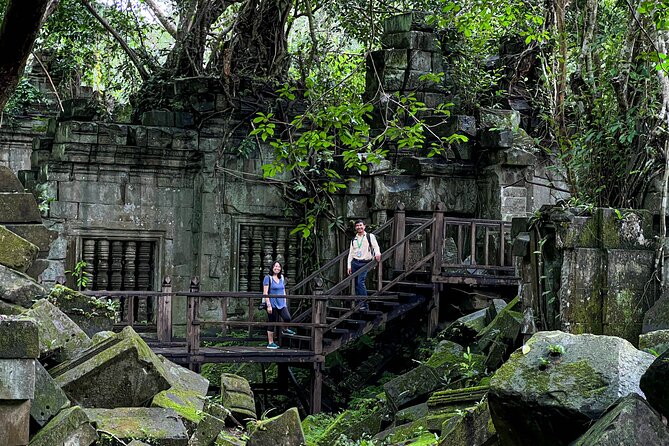Kulen Mountain with Beng Mealea and Banteay Srei Full Day Tour - Morning start in Siem Reap, and the warm-up stop