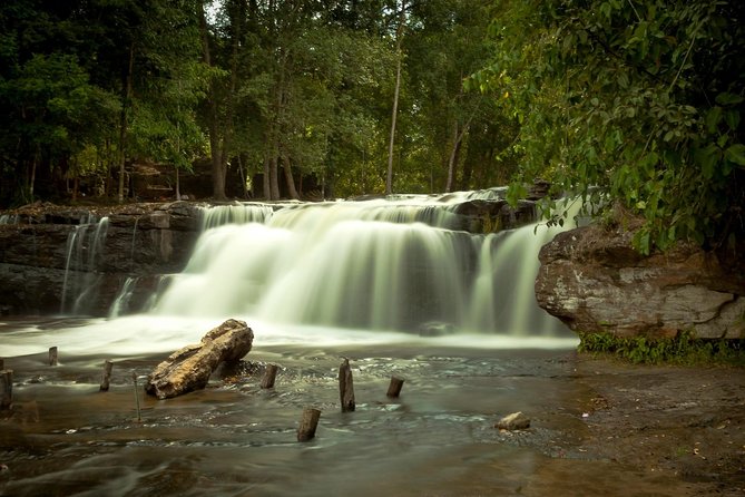 Kulen Waterfall and 1000 Lingas River Private Tour - Phnom Kulen Waterfall Pools, Cooling Off Without Rushing