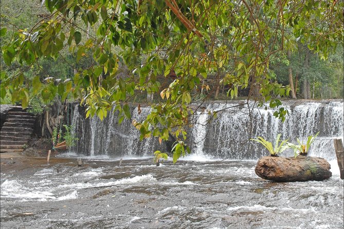Kulen Waterfall & Kbal Spean Tour - Walking down toward Kbal Spean: the day gets more “hands-on”