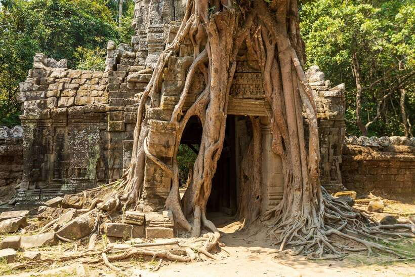 Luxury Private 2-Day Angkor Wat with English or German Guide - Comfort details that actually matter on temple days
