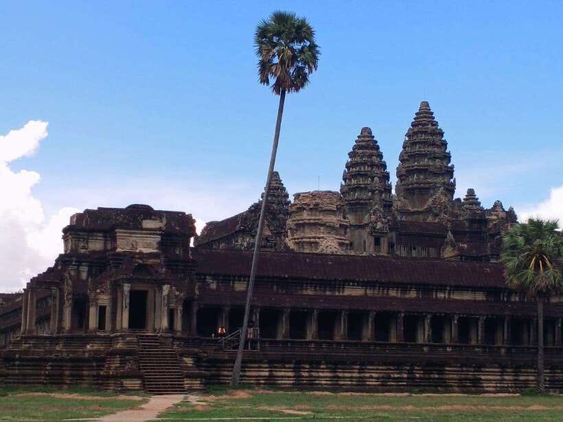 One Day Angkor Wat Trip with Sunrise - Lunch break and the Srah Srang pause: where the day slows down