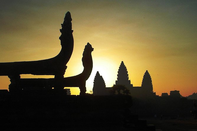 One Day tour with sunrise in car with A/C or Van & Guide. - Bayon and Angkor Thom: the smiling faces take center stage