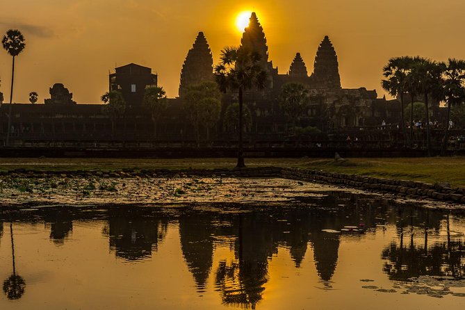 Personalised Angkor Wat Sunrise Tour by an air-conditioned car - Angkor Wat at sunrise: the big first hit