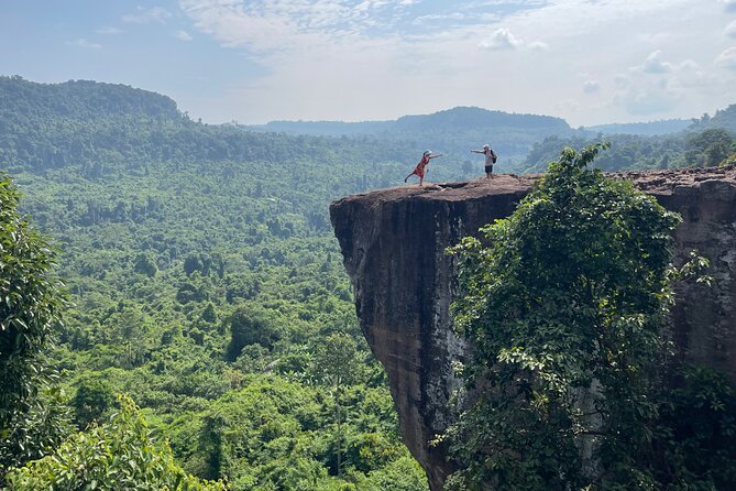 Phnom Kulen Waterfall and Banteay Srei Temple Tour from Siem Reap - Kulen Waterfall: the main cooling stop (and the fee rules)