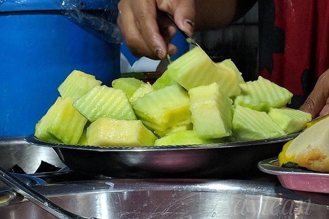 Phnom Penh Nightlife Street Food Tours - Getting around at night: pickup, tuktuk rides, and pacing