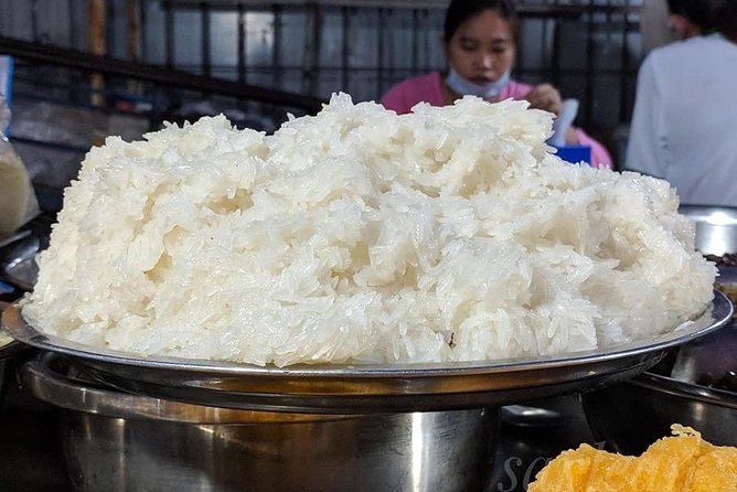 Phnom Penh Nightlife Street Food Tours - Drinks included: how to use the alcohol options smartly