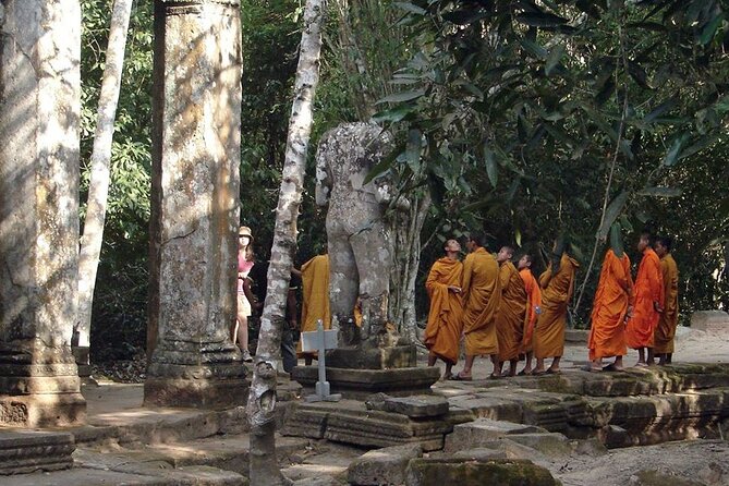 Preah Khan, Neak Pean and Pre-Rup Private Tour - Ta Som in the forest: short stop, strong atmosphere