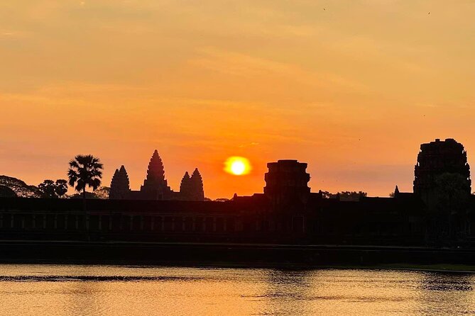 Private 2 Days Angkor Wat Sunrise and Discover all Major Temples - What you get from the guide and driver, and how to use it