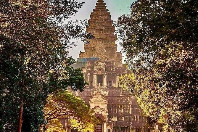 Private 2 Days Angkor Wat Sunrise, Floating Village & Beng Mealea - Bayon and Ta Prohm: the two moods of Angkor