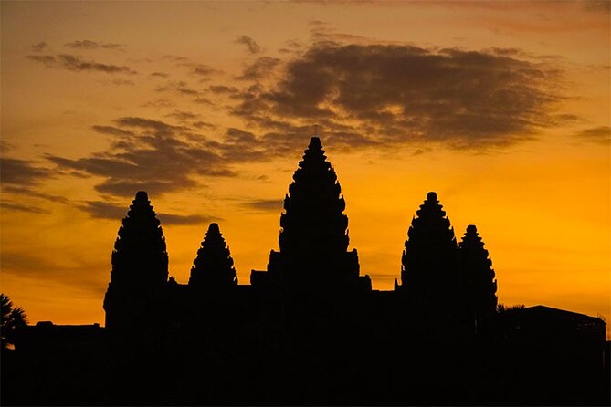 Private Angkor Sunrise Bayon Ta Prohm Bonteay Srie Vip Tour - South Gate of Angkor Thom and Bayon face towers without the bottleneck