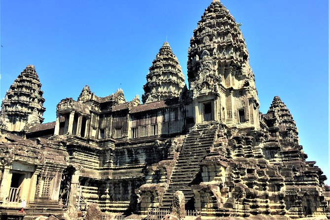 Private Angkor Sunrise Bayon Ta Prohm Bonteay Srie Vip Tour - Bonteay Srie brick towers and wrapping up the circuit