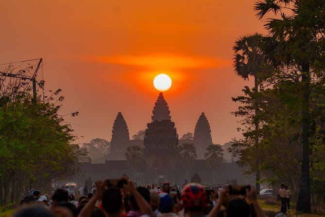 Private Angkor Wat Sunrise Guide Tour include Breakfast and Snack - Victory Gate and Bayon: the Angkor Thom moments most people skim