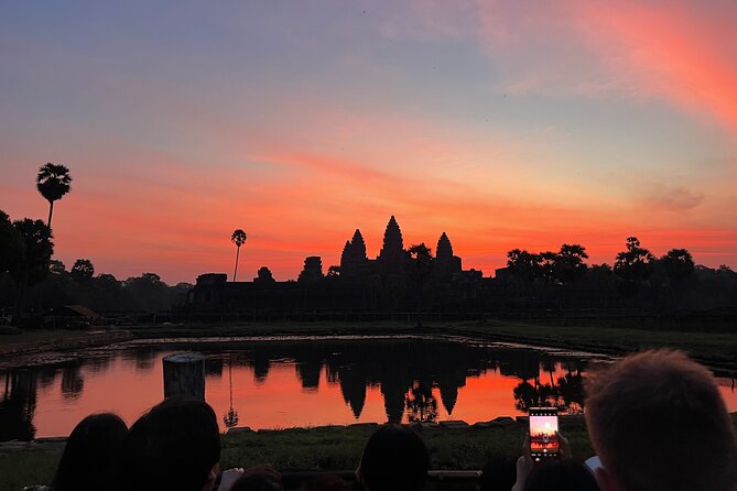 Private Angkor Wat Sunrise Tour with Lunch Included - Bayon Temple: the smiling faces and the two-religion symbolism