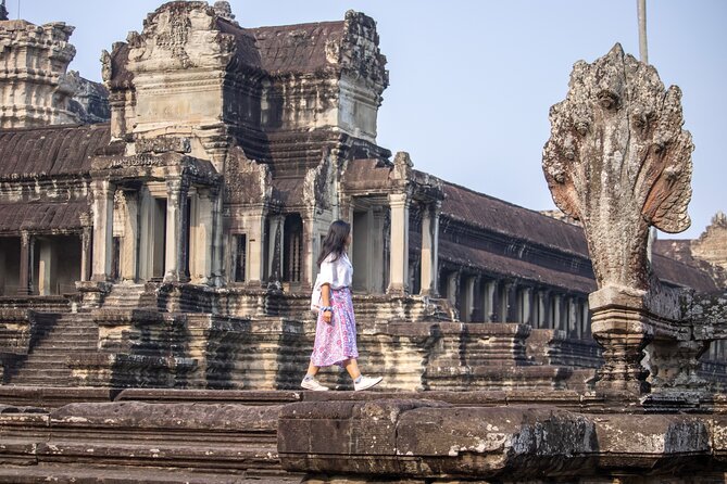 Private Angkor Wat Tour & Angkor Park/Heritage With Local Guide - Lunch at Srah Srang: Food, Cooling Off, and a Scenic Pause