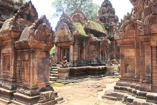 Private Banteay Srei and 4 Temples Guided Tour - Pickup, comfort, and what to wear on ancient religious grounds