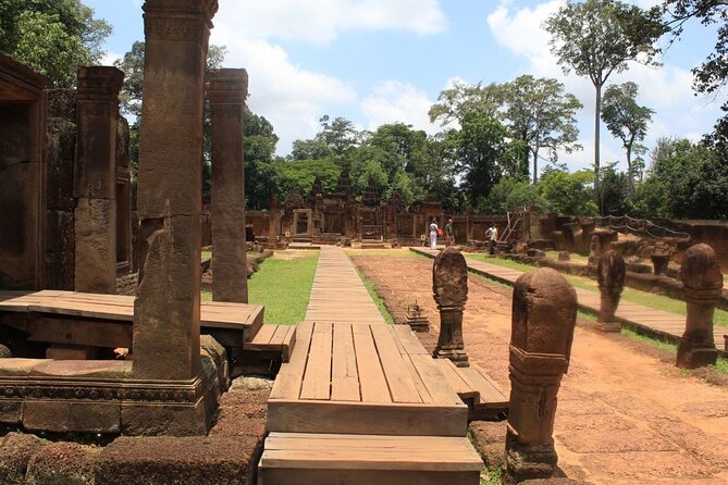 Private Banteay Srei and 4 Temples Guided Tour - Pre Rup Temple: a small, easy start that helps you warm up