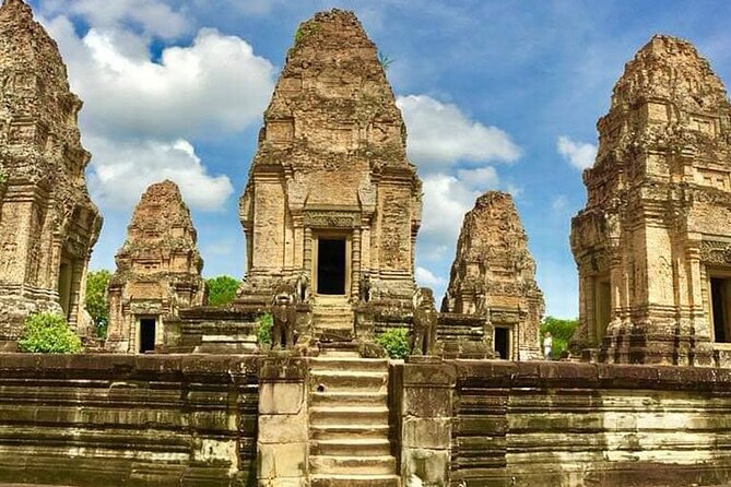 Private Day Angkor Wat Temple and Banteay Srei Temple Tour - Angkor Thom South Gate to Bayon: entering the face towers