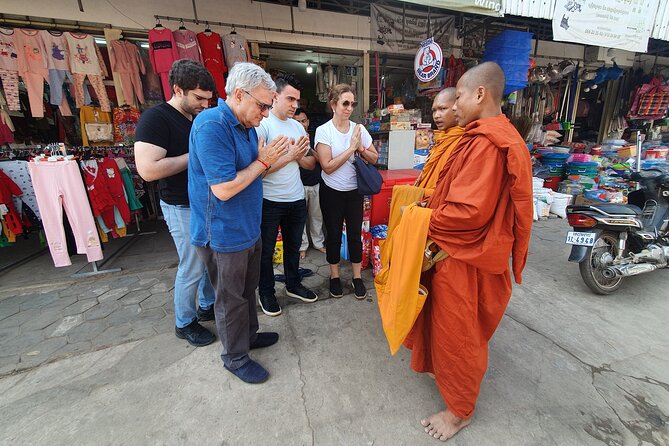 Private Guided Tour of Siem Reap Highlights & Hidden Gems - Street 08 first stop: getting your bearings in the city center