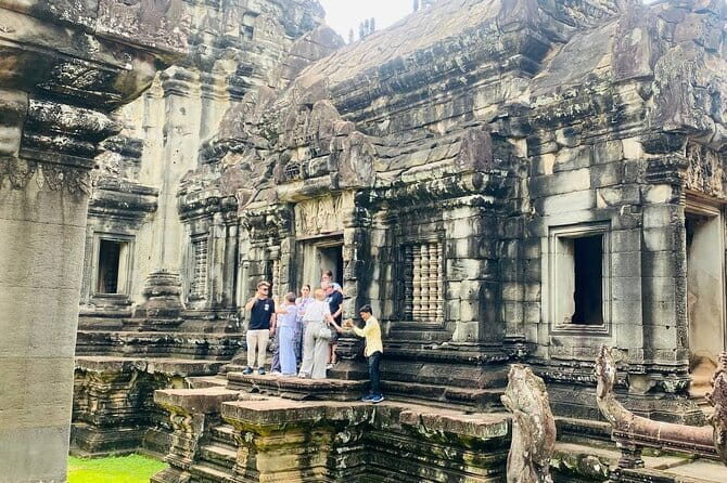 Private Kbal Spean Trekking Tour with Banteay Srei - What to bring and how to keep the day comfortable