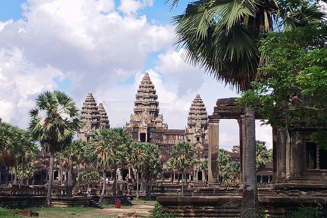 Private One Day Tour with Sunrise at Angkor Wat - Skipping the crowds at Angkor Wat, then reading the carvings