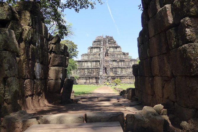 Private Preah Vihear and 2 Temples Guided Tour - Stop 2: Koh Ker and Prasat Thom, the seven-tier pyramid atmosphere