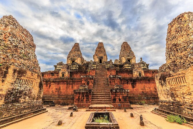 Private Taxi Siem Reap to Phnom Penh, Reliable Driver, Transfer - Stop 2 near Skun: the tarantulas market for snacks, sights, and nerves