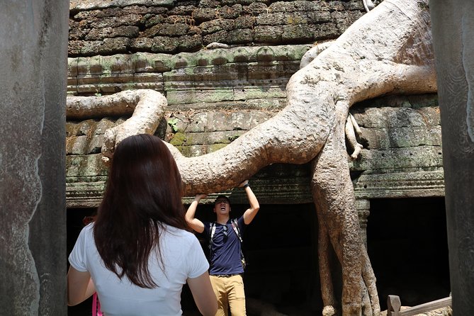 Private Temples and Lake Explorer - Floating Village Time and Practical Etiquette on the Water