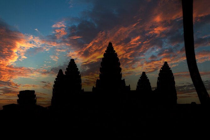 Private Temples Guided Tour (Angkor Wat, Ta Prom & Angkor Thom) - What to wear and how much walking to expect