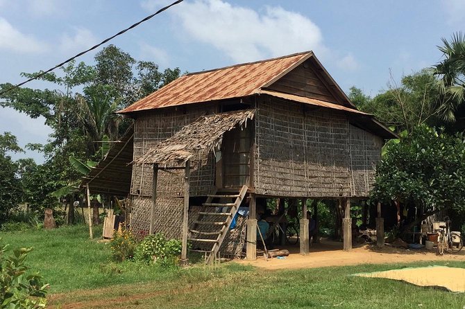Private Tour to Kompong Phluk Off Beaten Track - Kayaking or canoeing through flooded jungle, slow and peaceful