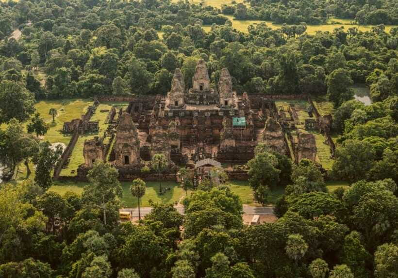 Shared day tour with Spanish-speaking guide at Angkor Temple. - Ta Phrom in the jungle: when the stones feel alive