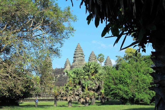 Shared Tour to Angkor Wat, Bayon and Ta Prohm Temples - Stop 1: Angkor Wat in 3 hours, inside and outside with your guide