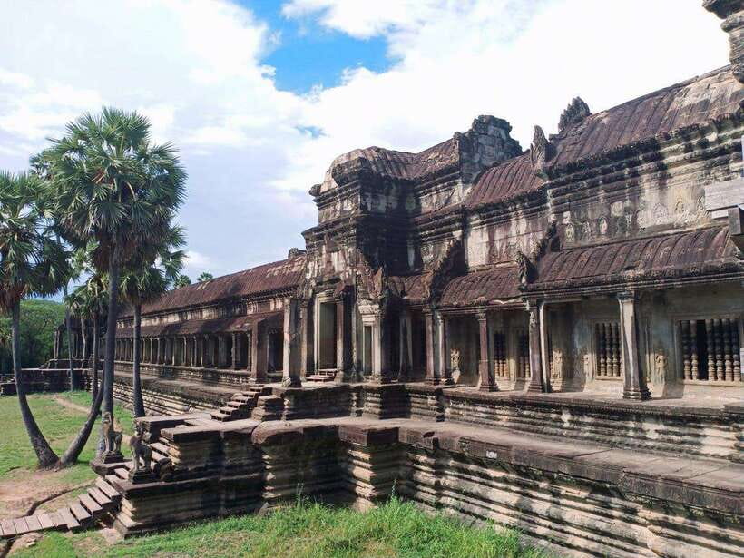 Sharing Trip to Angkor Temple with sunset - What the guide team adds, from explanations to photo angles