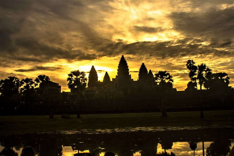 Siem Reap: 2-Day Temple Highlights Sunrise and Sunset Option - Day 1: Pre Rup, Banteay Srei, Neak Pean, and Preah Khan